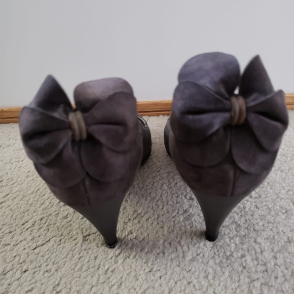 Charlotte Vintage Heels - Picture 8 of 11